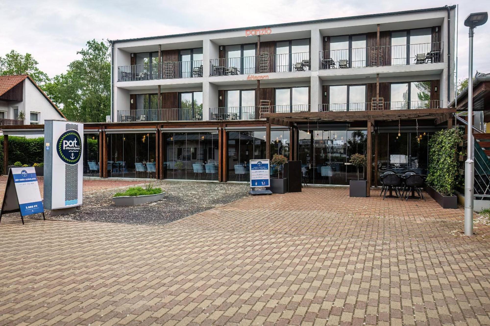 Port Etterem&Panzio Balatonmariafurdo Exterior foto